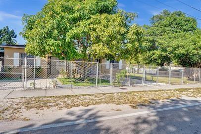 Building Photo - 10430 NW 5th Ave