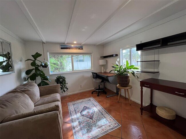 Building Photo - 1433 SE 5th Ct