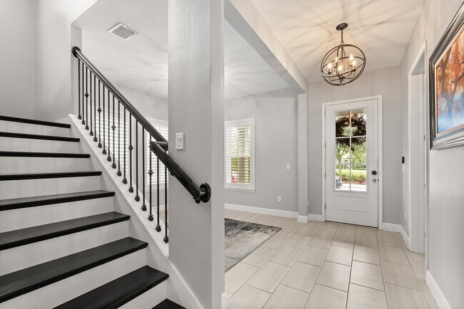 Building Photo - 6875 Arnoldson St