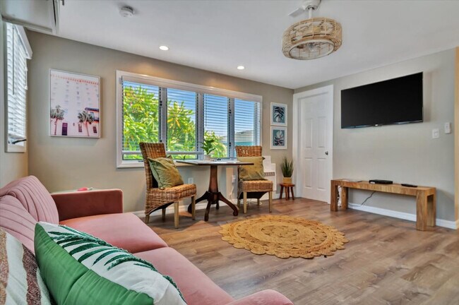 Building Photo - 483 E Shore Dr