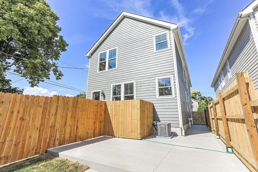 Building Photo - 1513 Oak St