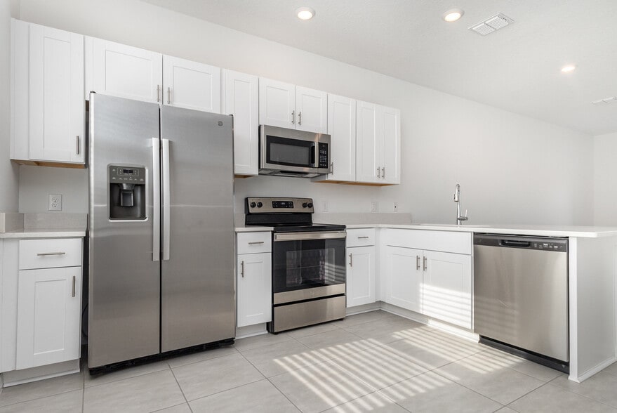 Building Photo - 2037 Viewfinder St