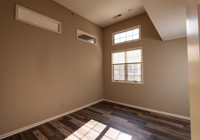 Building Photo - 1BR/1BA, Cherry Hill, Upscale Loft with Balcony!