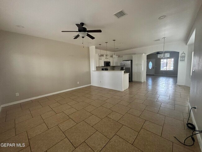 Building Photo - 12844 Cozy Cove Ave