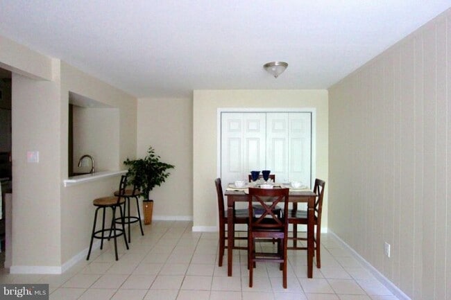 Building Photo - 5818 Royal Ridge Dr