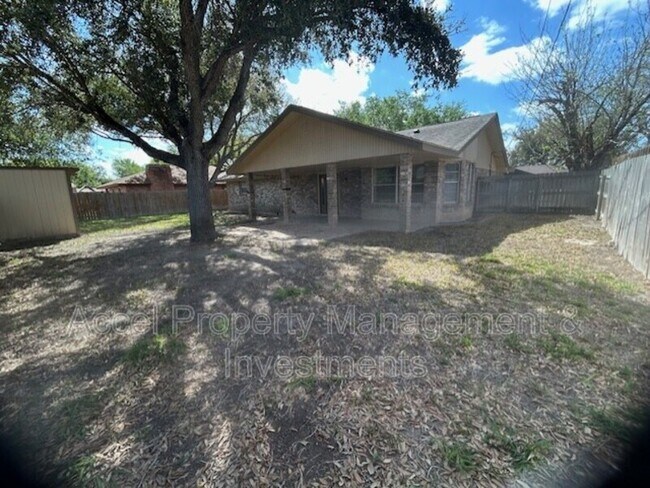 Building Photo - 2405 Mimosa St