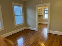 Building Photo - 1 Bedroom Unit available in the quaint nei...