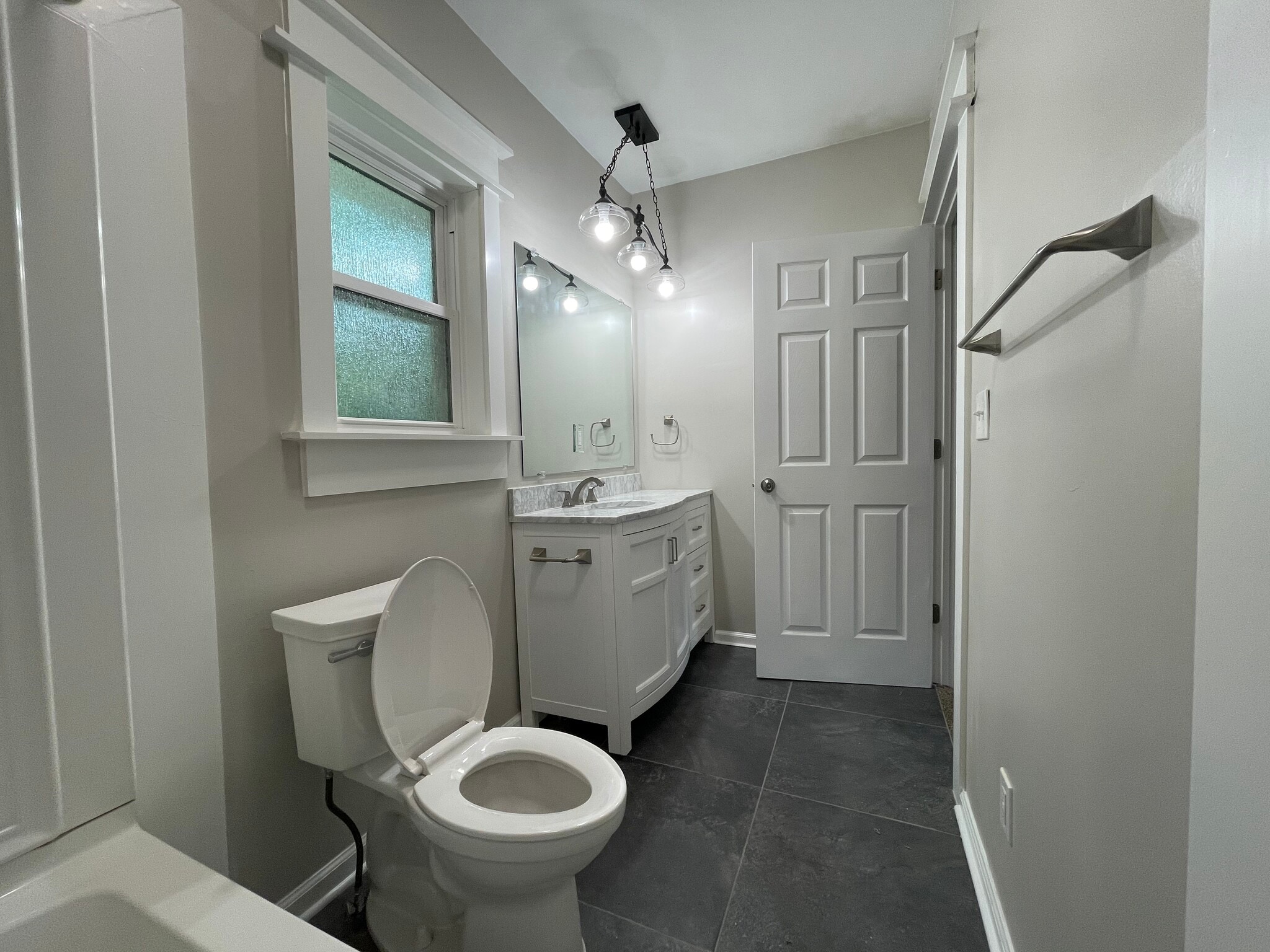 Building Photo - 416 Hillmont Dr NW