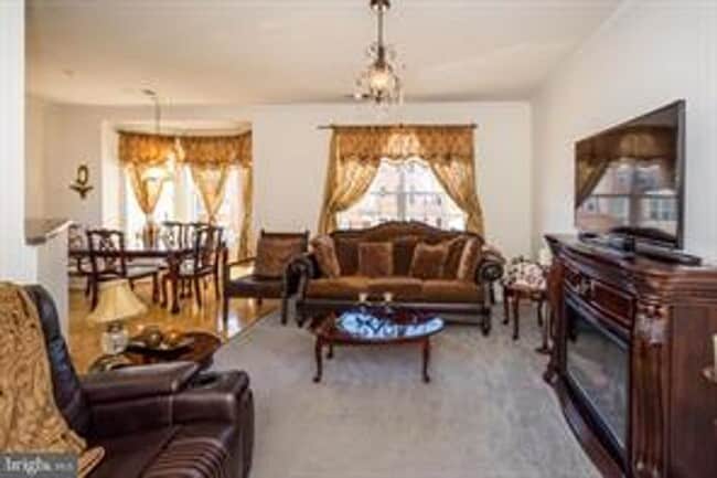 Building Photo - COMING SOON! June 1st - Beautiful Townhouse with 3rd Floor Master Suite!