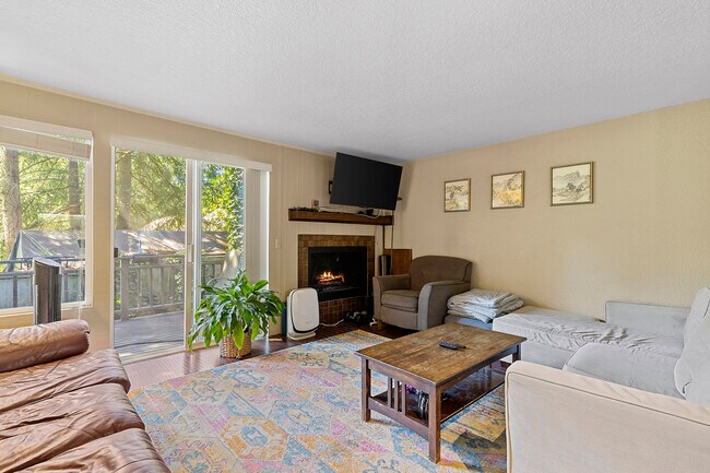 Building Photo - 1414 NE 151st St