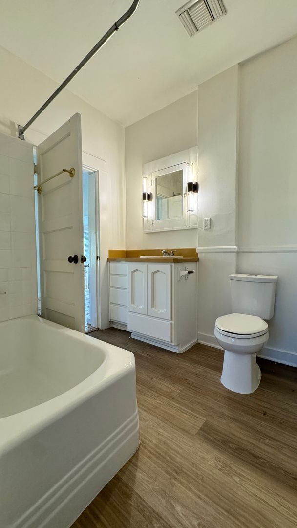 Building Photo - 3 bedroom historic home near U of A Campus and downtown!