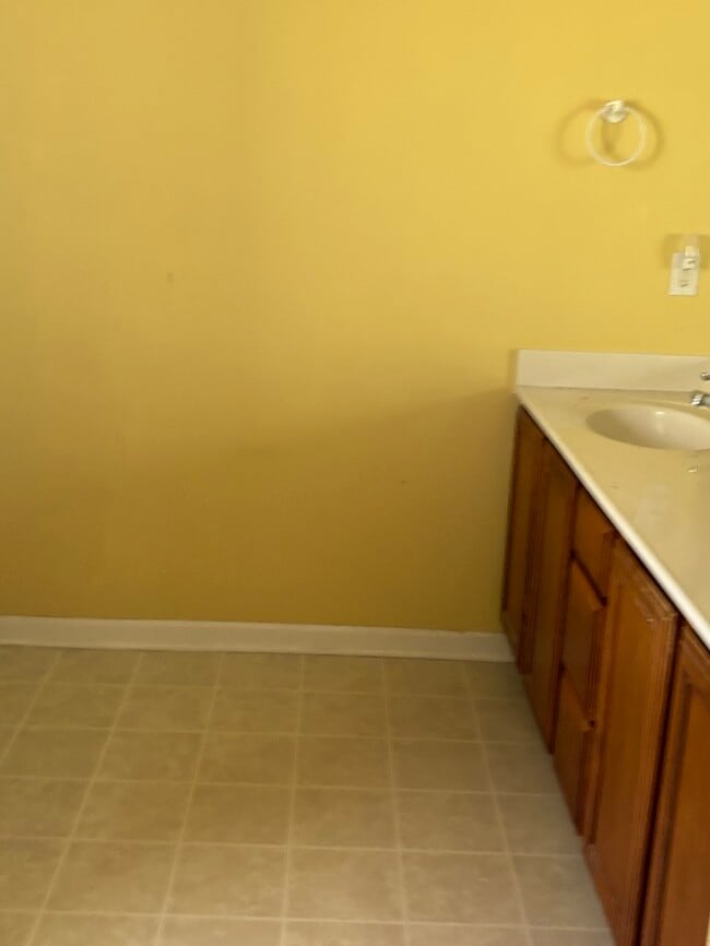 Building Photo - 90 Groves Wood Ct