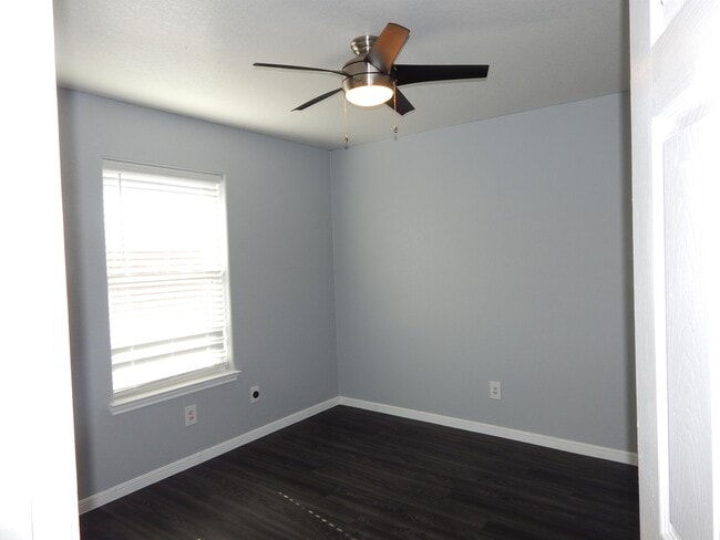 Building Photo - 106 Cedar Ridge Dr