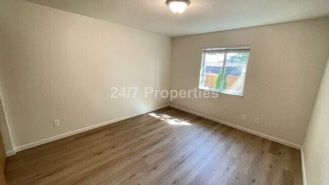 Building Photo - 2025-845MF