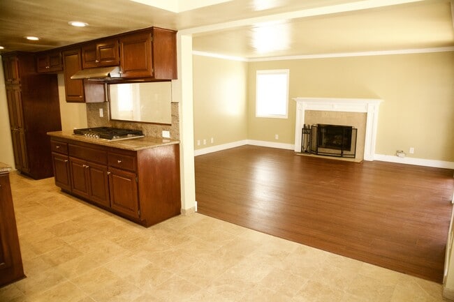 Building Photo - 2103 MacKay Ln