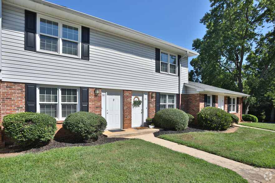 Building Photo - Woodstream Farms Apartments