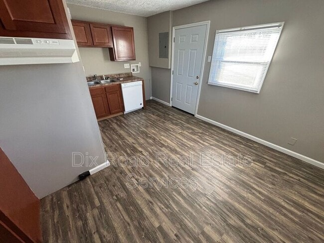 Building Photo - 111 Forestwood Ave