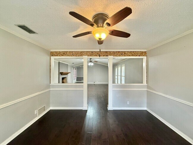 Building Photo - Available Now! Spacious 4 Bed/3 Bath Home in Tyler! Hot Tub!