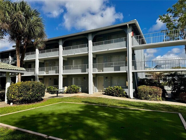 Building Photo - 120 BLUE POINT Way