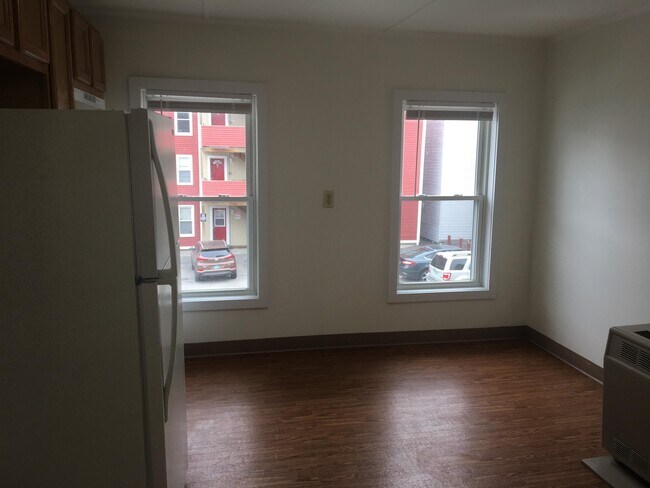 Building Photo - 82 3rd St