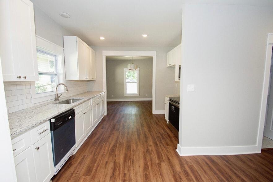 Building Photo - 2404 Jefferson Ave