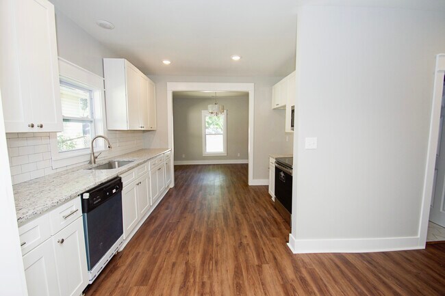 Building Photo - 2404 Jefferson Ave