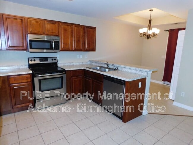 Building Photo - 2755 Southwood Ln