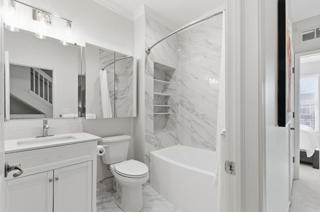 Building Photo - 531 Graten St