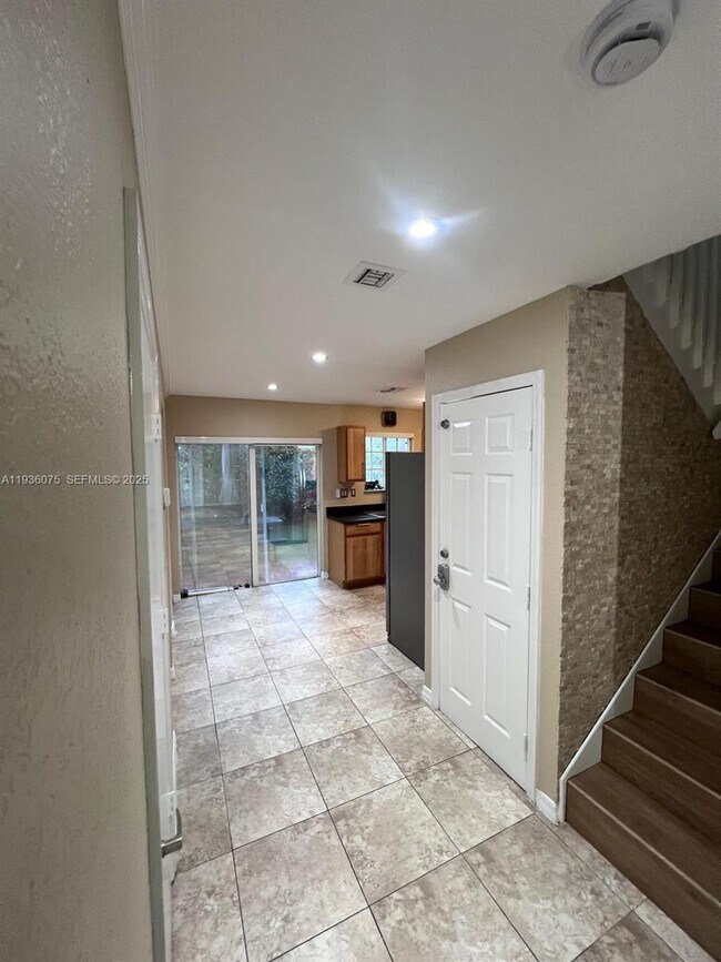 Building Photo - 2098 NE 167th St