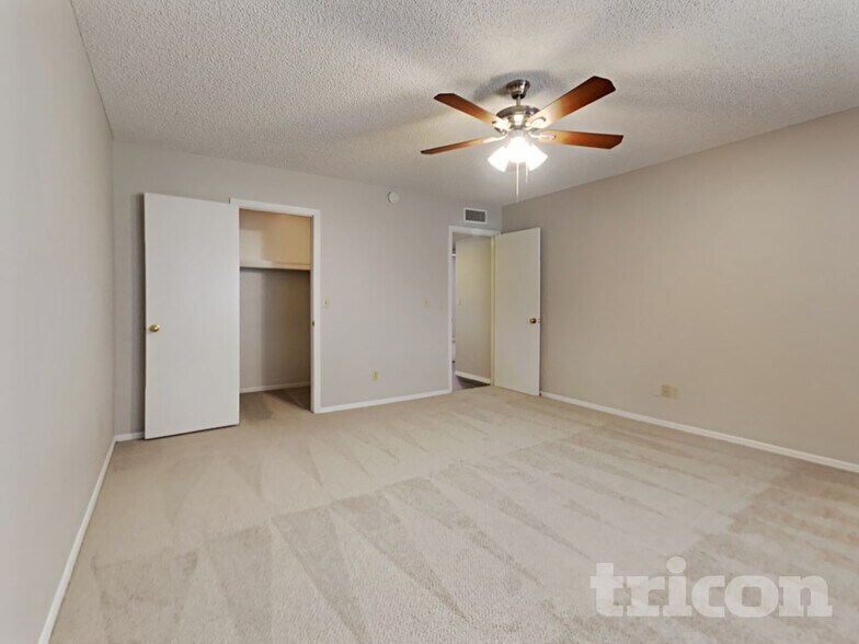 Building Photo - 8427 W Orchid Ln