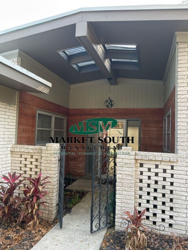 Building Photo - 6-month lease only- Mid-Century Modern on Wilmington Island- SHORT TERM RENTAL ONLY- Please call ...