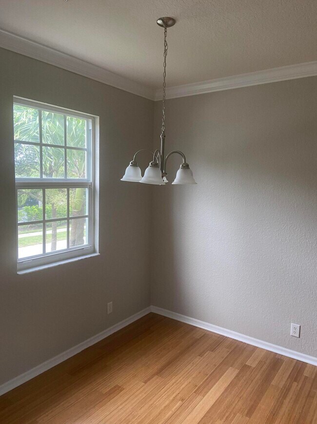 Building Photo - 152 Village Blvd