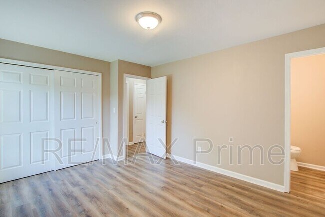 Building Photo - 4601 Hardy Dr