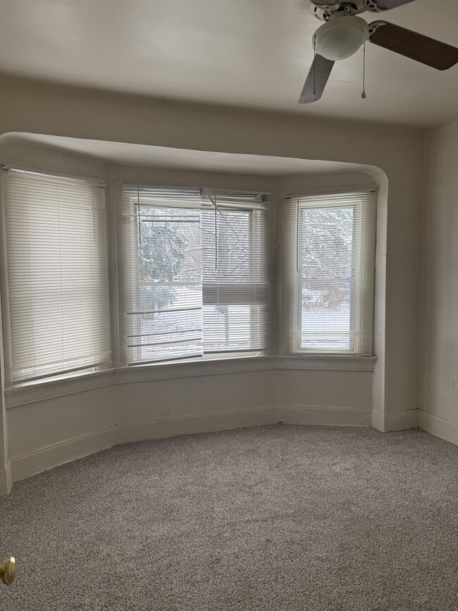 Building Photo - 543 Grafton Ave