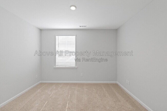 Building Photo - 204 White Oak Gdn Wy
