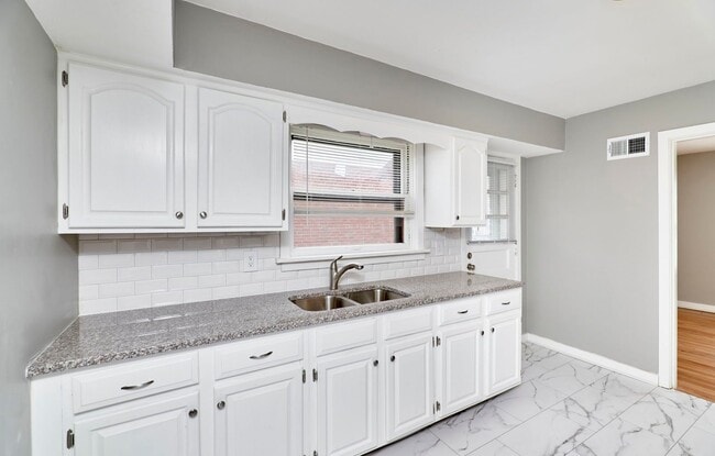 Building Photo - 7361 Melrose Ave