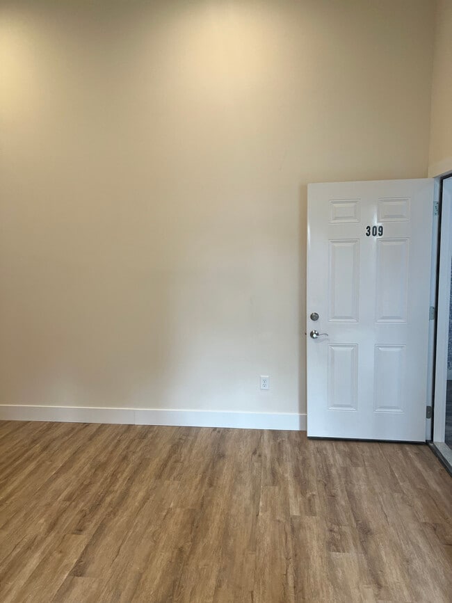 Building Photo - 809 Courtyard Ln