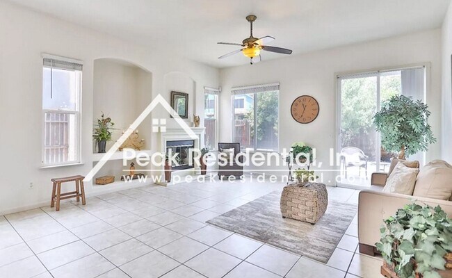 Building Photo - Spacious Elk Grove 4bd/2ba Home with 2 Car...