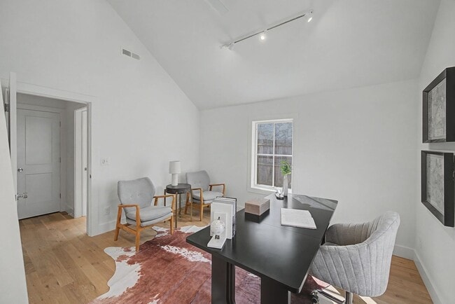 Building Photo - Stunning 5BR/3.5BA historic home located near Hillsboro Village!