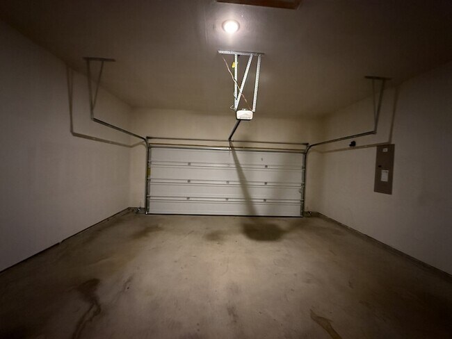 Building Photo - 4510 Meadow Hawk Dr