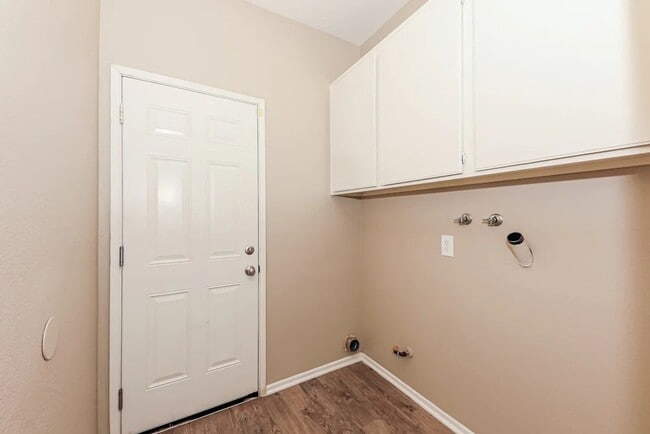 Building Photo - 3346 N Carnation Dr