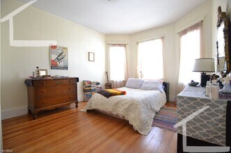 Building Photo - Sunny Allston 3-Bed/1-Bath for 9/1