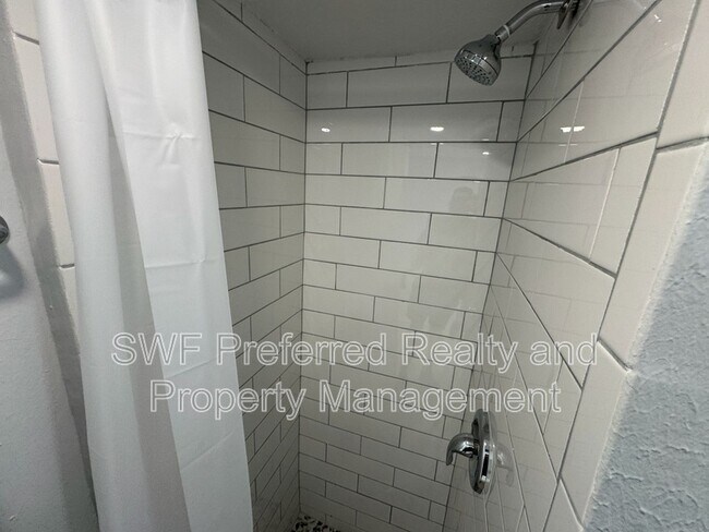 Building Photo - 911 NW 62 Ave