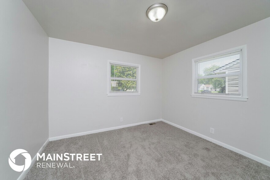 Building Photo - 323 N 43rd St