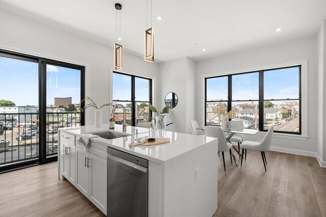 Building Photo - 523 2nd St