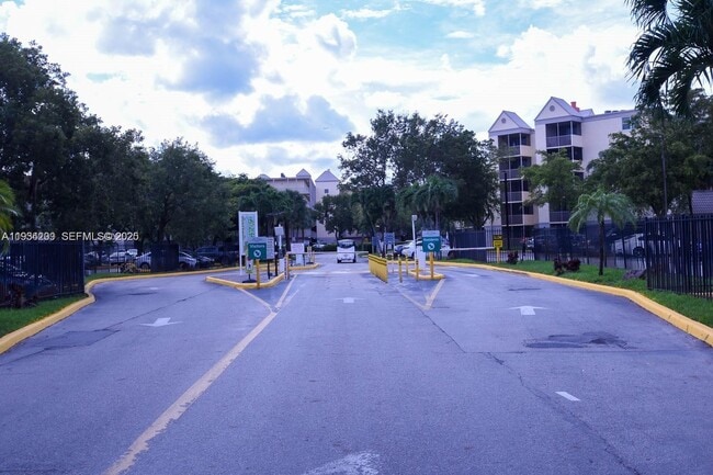 Building Photo - 8215 Lake Dr