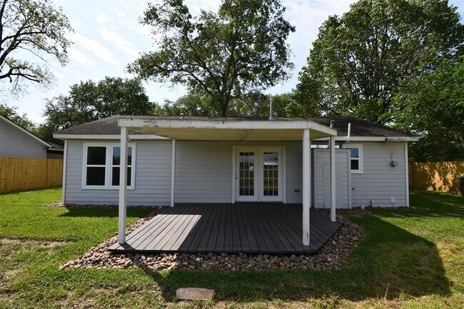 Building Photo - 10946 Fullerton Dr