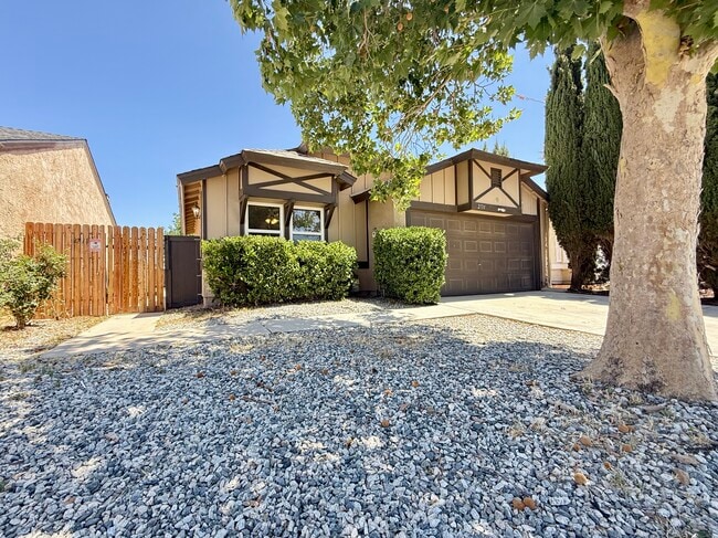 Building Photo - 2711 Nandina Dr