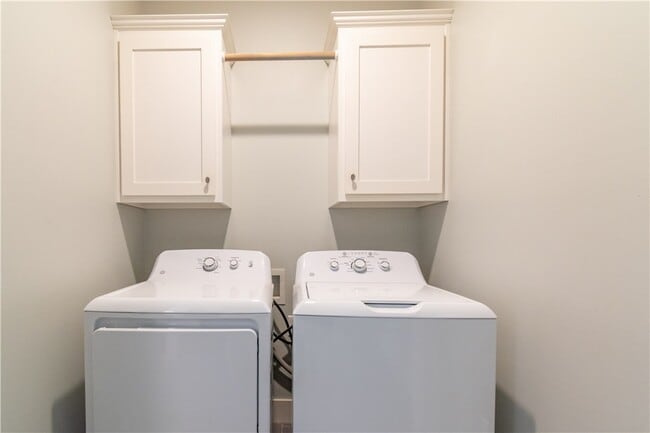 Building Photo - 127 E South St