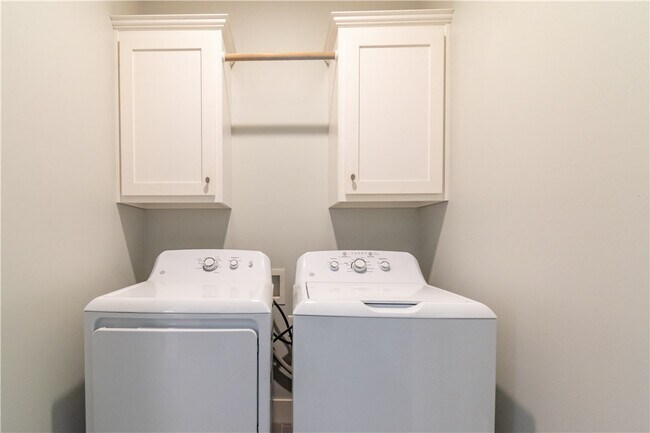 Building Photo - 302 S College Ave